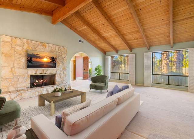 Property at 1087 E Paseo El Mirador, Palm Springs, CA 92262, 4 beds, 2.5 baths