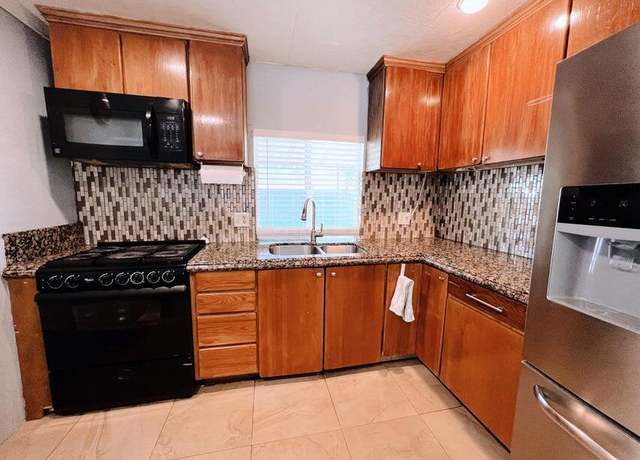 Property at 10 Box C Dr, Palm Desert, CA 92260, 2 beds, 2 baths