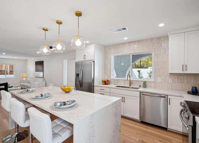 Property at 54330 Avenida Diaz, La Quinta, CA 92253, 3 beds, 2 baths
