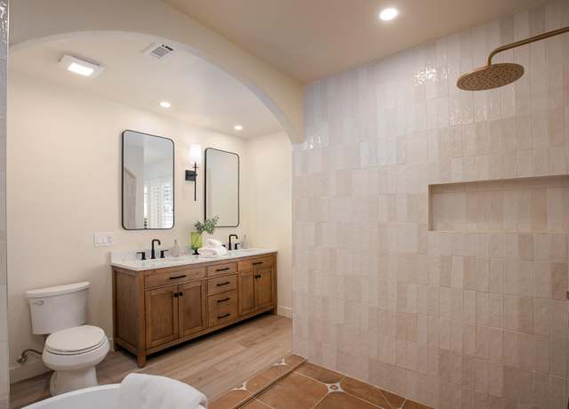 Property at 2010 Lawrence Crossley Rd #6, Palm Springs, CA 92264, 3 beds, 2.5 baths