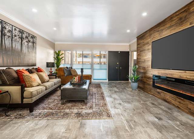 Property at 277 E Alejo Rd #119, Palm Springs, CA 92262, 2 beds, 2 baths
