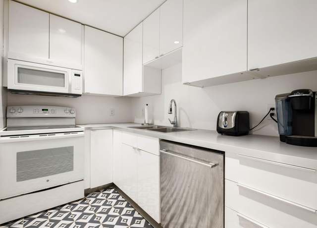 Property at 550 N Villa Ct #205, Palm Springs, CA 92262, 1 bed, 1 bath
