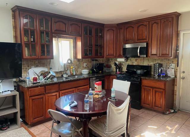Property at 2016 W Manchester Ave, Los Angeles, CA 90047, 6 beds, 3 baths