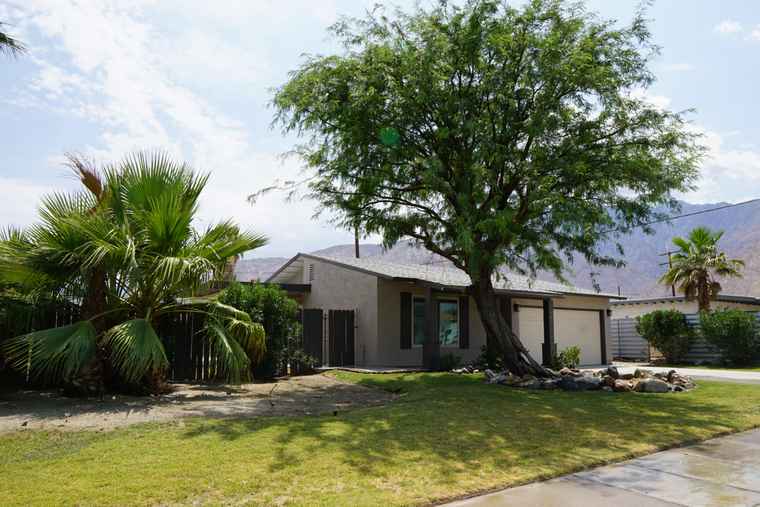 Photo of 481 W Sunview Ave Palm Springs, CA 92262