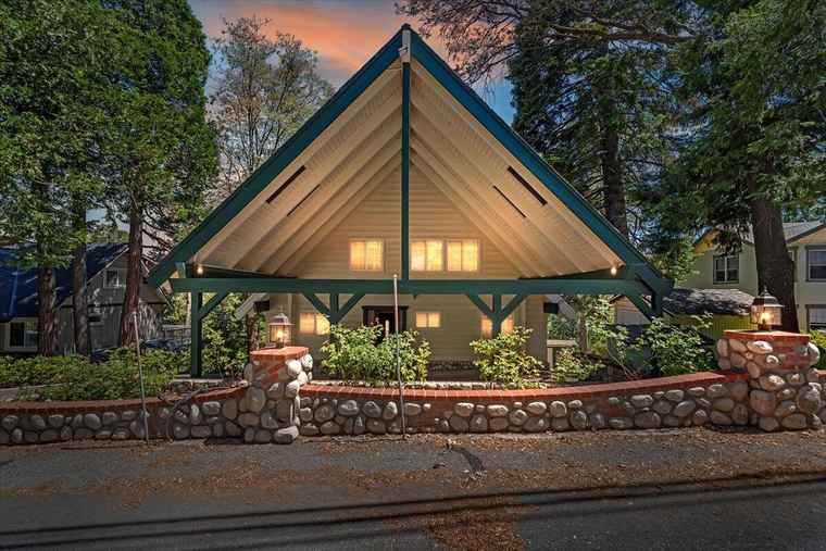 Photo of 331 Annandale Dr Lake Arrowhead, CA 92352