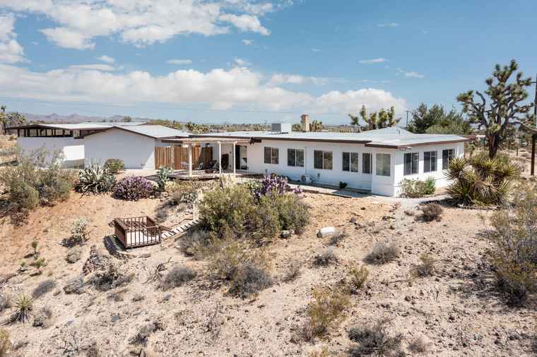 Photo of 57349 Mesa Dr Yucca Valley, CA 92284