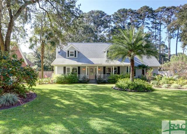 Property at 8 Baker Dr, Savannah, GA 31410, 3 beds, 2.5 baths