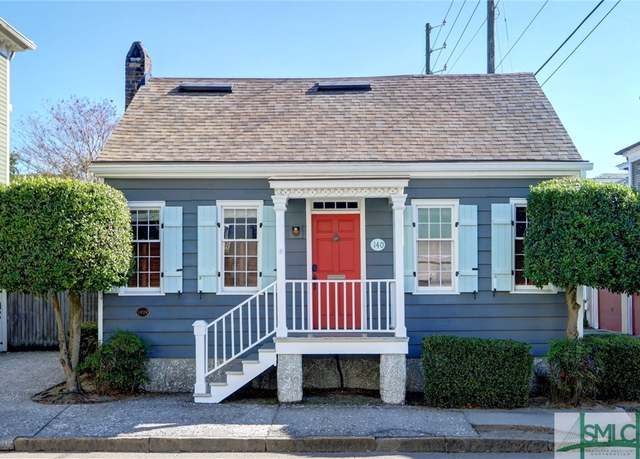 Property at 140 Price St, Savannah, GA 31401, 2 beds, 2.5 baths