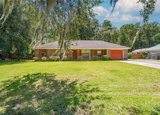 Property at 194 Mccumber Dr, Allenhurst, GA 31301, 4 beds, 2 baths