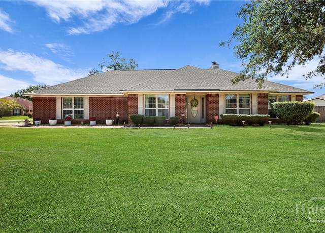 Property at 201 Slayton, Hinesville, GA 31313, 4 beds, 2.5 baths