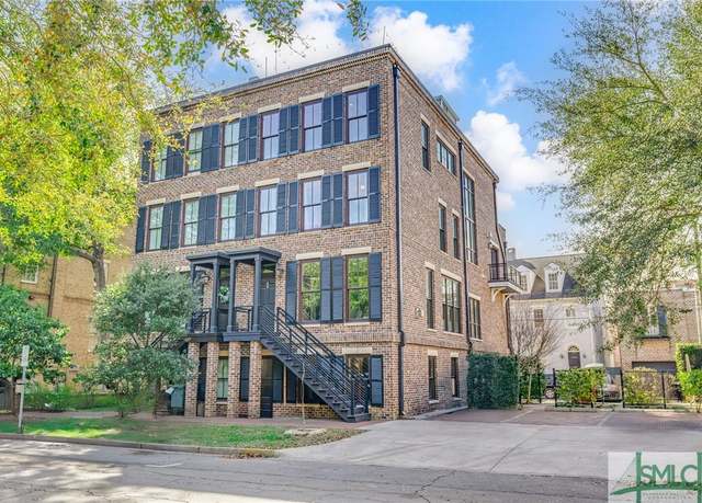 Property at 407 E Mcdonough St, Savannah, GA 31401, 6 beds, 3.5 baths