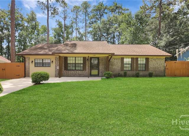 Property at 118 E Mills Ave, Hinesville, GA 31313, 3 beds, 2 baths