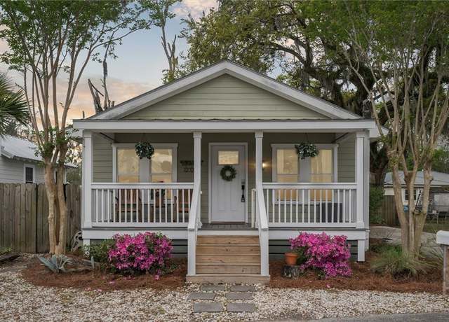 Property at 3223 Cedar St, Savannah, GA 31404, 2 beds, 2 baths