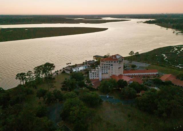 Property at 700 Wilmington Island Rd, Savannah, GA 31410, 2 beds, 2 baths