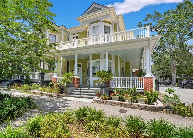 Property at 524 E Henry St, Savannah, GA 31401, 3 beds, 2 baths