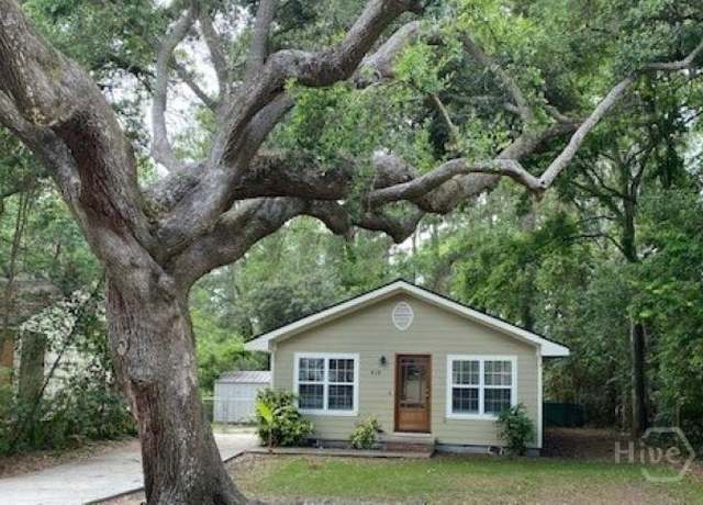 Property at 418 Meritta Ave, Beaufort, SC 29902, 3 beds, 2 baths