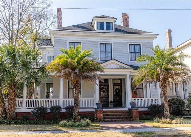 Property at 201 W 33rd St, Savannah, GA 31401, 6 beds, 4 baths
