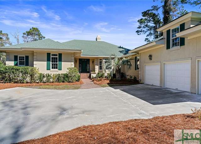 Property at 2 Greenhow Ln, Savannah, GA 31411, 4 beds, 3.5 baths