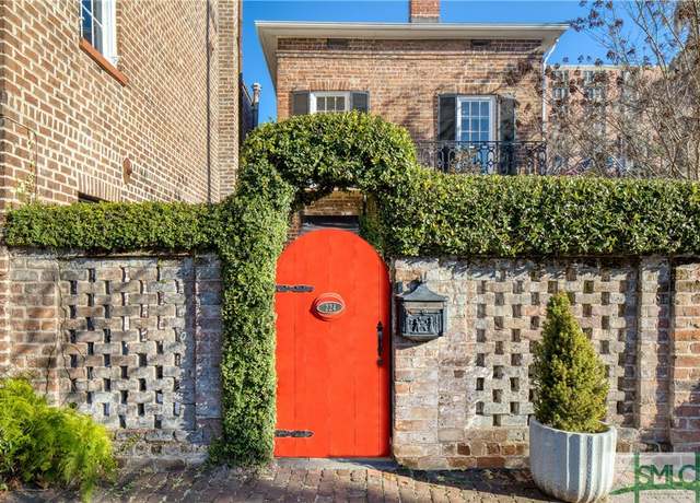 Property at 224 E Gordon St, Savannah, GA 31401, 2 beds, 2 baths