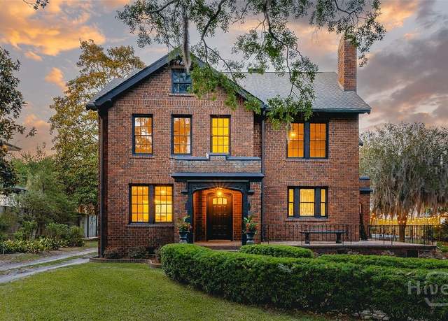 Property at 808 E Victory Dr, Savannah, GA 31405, 4 beds, 3.5 baths