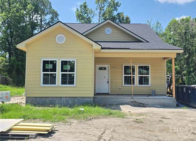 Property at 2001 Tuskegee St, Savannah, GA 31405, 3 beds, 2 baths