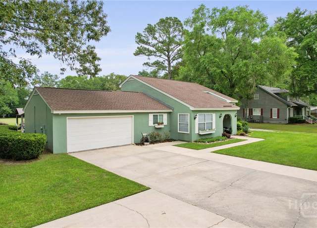 Property at 226 S Topi Trl, Hinesville, GA 31313, 3 beds, 2 baths