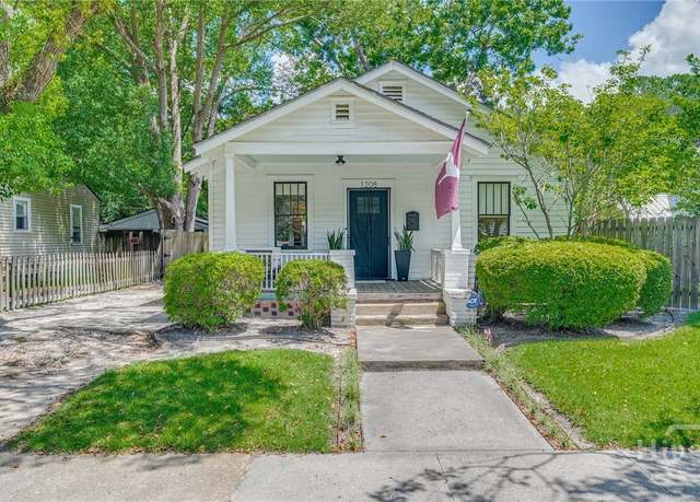 Property at 1208 E 52nd St, Savannah, GA 31404, 3 beds, 2 baths