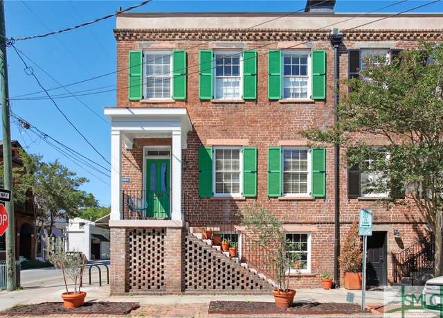 Property at 24 W Taylor St, Savannah, GA 31401, 2 beds, 1 bath