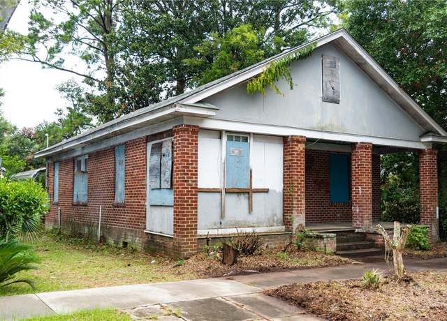 Property at 623 W 45th St, Savannah, GA 31405, 3 beds, 1 bath