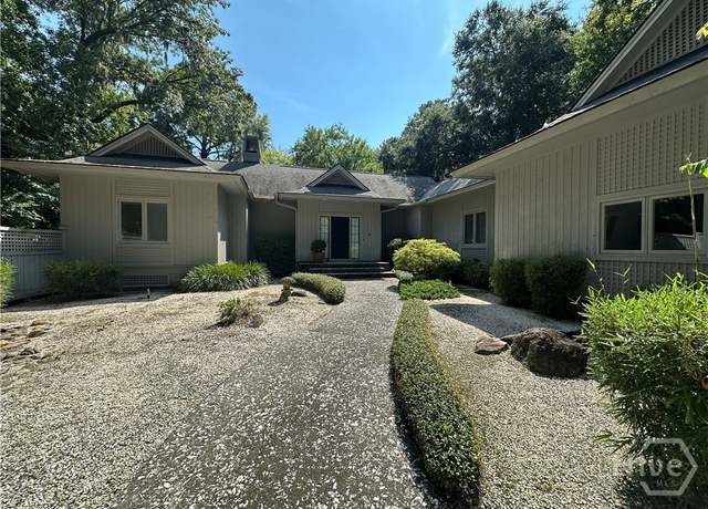 Property at 4 Gossamer Ln, Savannah, GA 31411, 3 beds, 2.5 baths