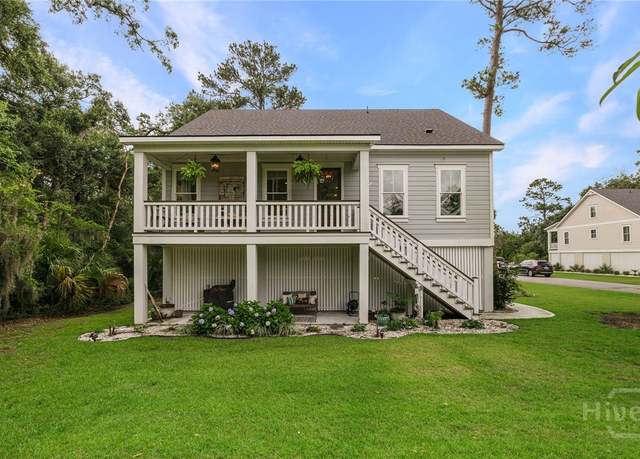 Property at 122 North St, Savannah, GA 31410, 3 beds, 2.5 baths