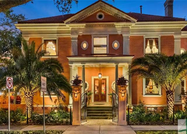 Property at 119 E 37th St, Savannah, GA 31401, 6 beds, 4.5 baths