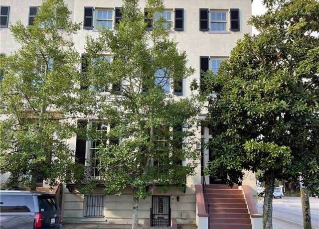 Property at 25 W Perry St, Savannah, GA 31401, 6 beds, 5 baths
