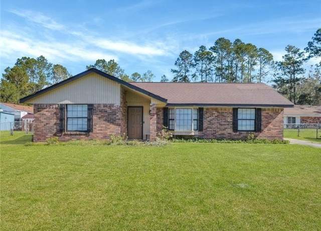 Property at 804 Margaret Ln, Hinesville, GA 31313, 3 beds, 2 baths