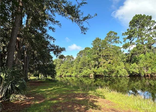 Property at 8 Topsail Ct, Savannah, GA 31411