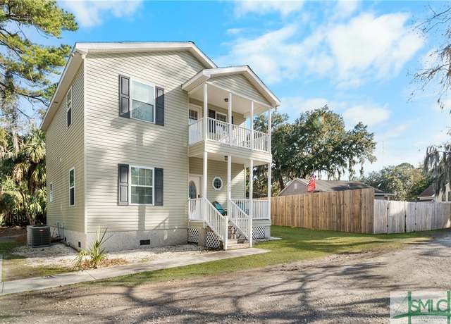 Property at 3106 B Lincoln St, Savannah, GA 31404, 4 beds, 3.5 baths