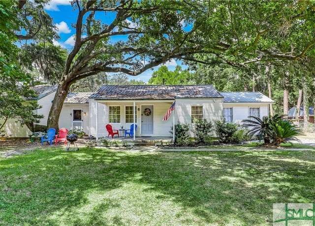 Property at 10 Hopecrest Ave, Savannah, GA 31406, 3 beds, 2 baths