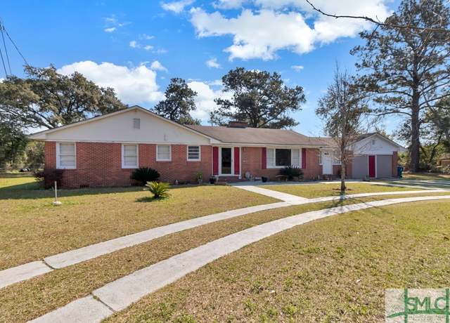 Property at 1046 Oak St, Jesup, GA 31545, 3 beds, 2 baths