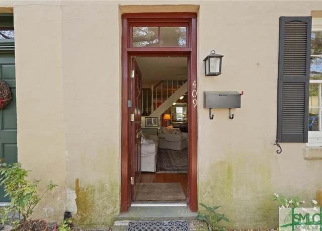 Property at 409 E Jones St, Savannah, GA 31401, 2 beds, 2.5 baths