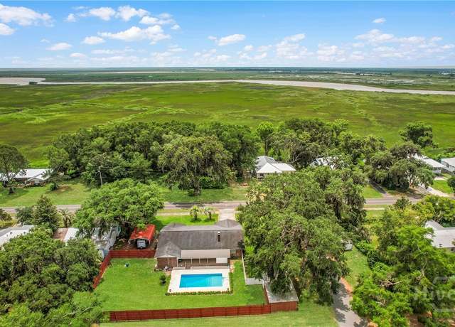 Property at 1000 Fort King George Dr, Darien, GA 31305, 4 beds, 3 baths
