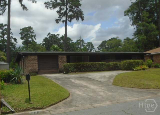 Property at 506 Mclaws St, Savannah, GA 31405, 3 beds, 2 baths