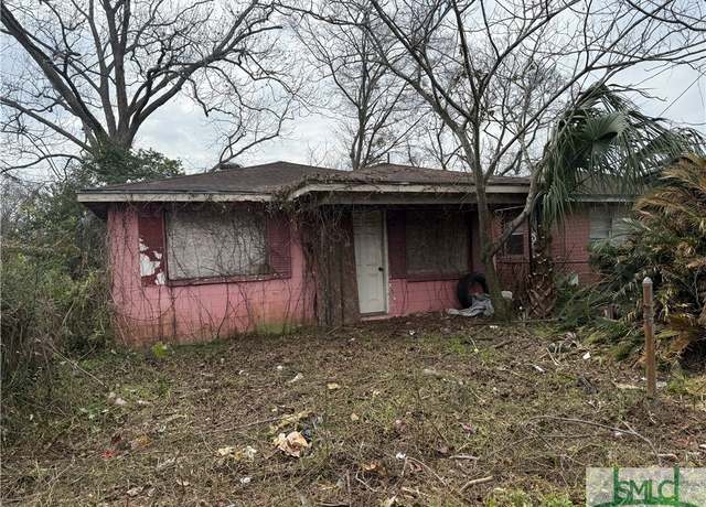 Property at 2107 Augusta Ave, Savannah, GA 31415, 3 beds, 1 bath