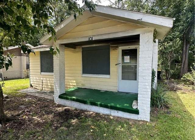 Property at 1011 Porter St, Savannah, GA 31415, 2 beds, 1 bath