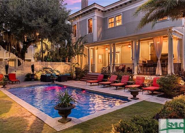 Property at 121 W 36th St, Savannah, GA 31401, 7 beds, 6.5 baths