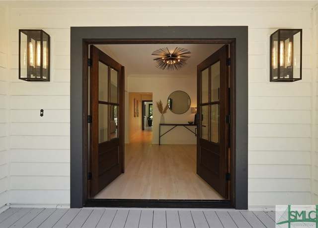 Property at 3 Schroeder Ct, Savannah, GA 31411, 3 beds, 3.5 baths