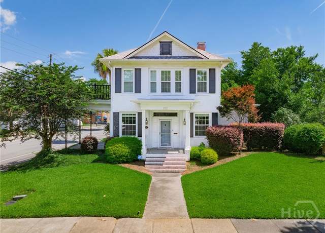 Property at 202 E 49th St, Savannah, GA 31405, 4 beds, 2.5 baths