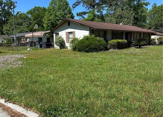 Property at 202 Byck Ave, Savannah, GA 31408, 3 beds, 1.5 baths