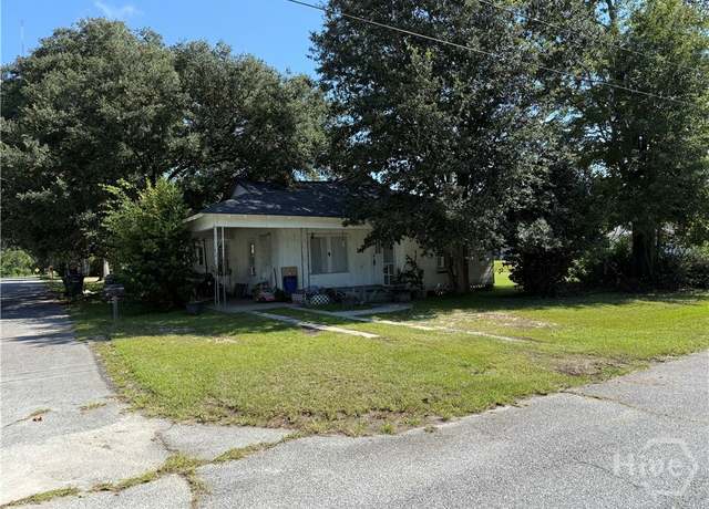 Property at 301 Park Ave, Pembroke, GA 31321, 3 beds, 1 bath