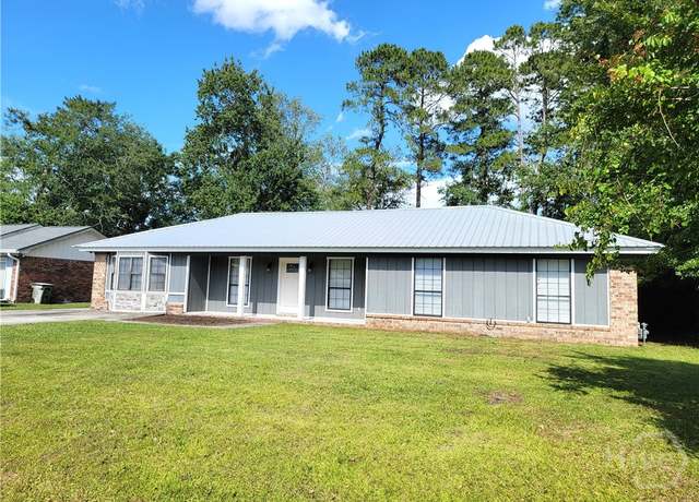 Property at 104 Cedar St, Hinesville, GA 31313, 3 beds, 2 baths