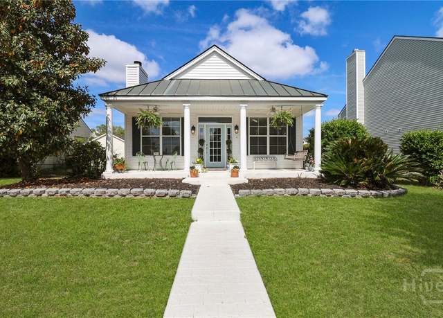 Property at 4 Fairgreen St, Savannah, GA 31407, 3 beds, 2 baths